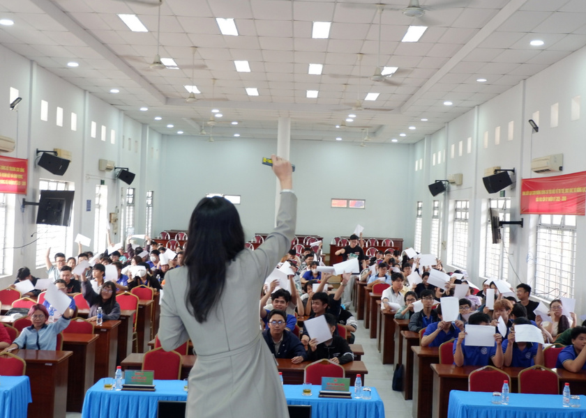Không khí hội thảo đông đảo học viên tương tác